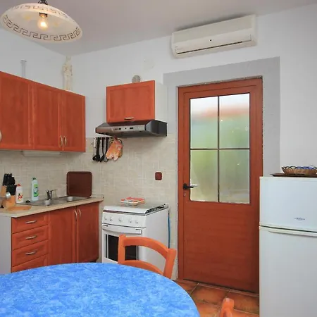 By The Sea Ilovik, Losinj - 8075 *